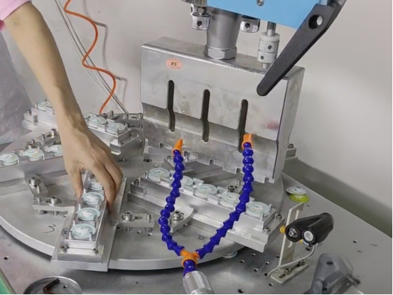 防蚊貼生產(chǎn)遇瓶頸？90%同行靠這臺設(shè)備實現(xiàn)效率×3、良品率飆升！